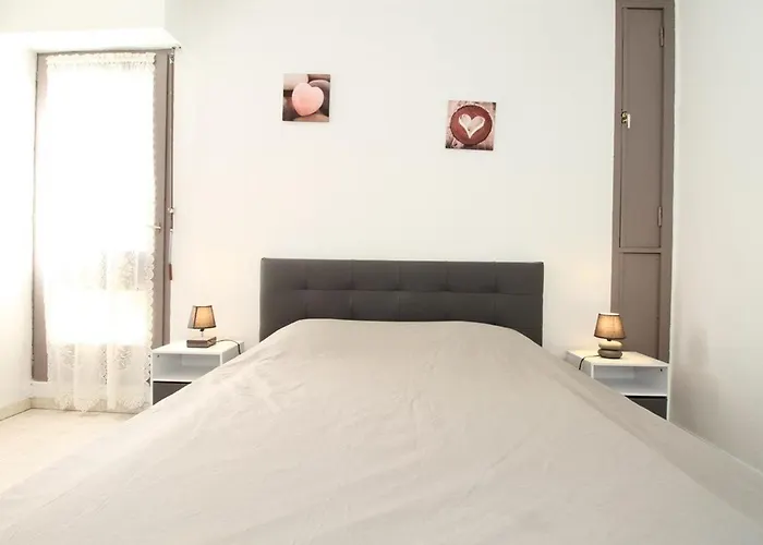Bel T2 Avec Loggia à 2 Min Des Thermes, Wi-fi, Classé 2 étoiles - Fr-1-553-211