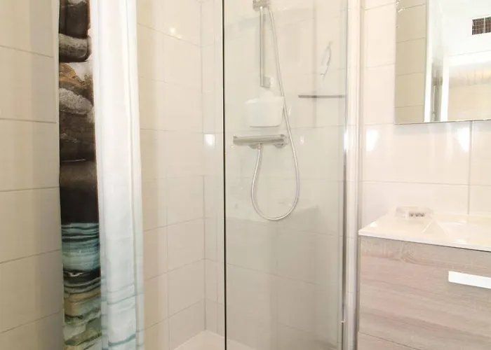 Bel T2 Avec Loggia à 2 Min Des Thermes, Wi-fi, Classé 2 étoiles - Fr-1-553-211 Appartement Balaruc-les-Bains