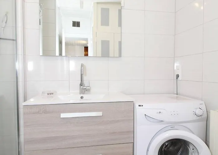 Bel T2 Avec Loggia à 2 Min Des Thermes, Wi-fi, Classé 2 étoiles - Fr-1-553-211 Appartement Balaruc-les-Bains