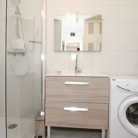 Bel T2 Avec Loggia A 2 Min Des Thermes, Wi-fi, Classe 2 Etoiles - Fr-1-553-211 شقة *