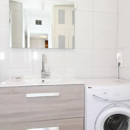 Bel T2 Avec Loggia A 2 Min Des Thermes, Wi-fi, Classe 2 Etoiles - Fr-1-553-211 شقة بالاروك ليه بان