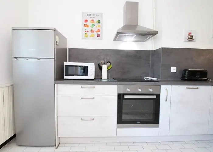 Bel T2 Avec Loggia A 2 Min Des Thermes, Wi-fi, Classe 2 Etoiles - Fr-1-553-211 Balaruc-les-Bains